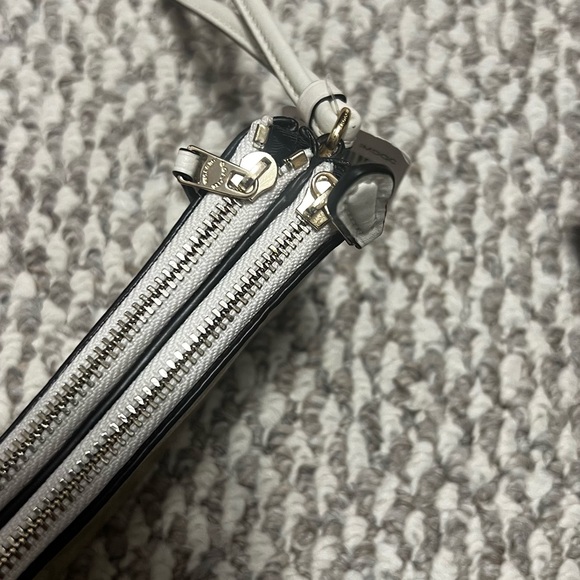 Coach wristlet - Picture 4 of 5